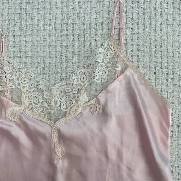 𝅺vintage Light Pink Satin Tank - Picture 3 of 5